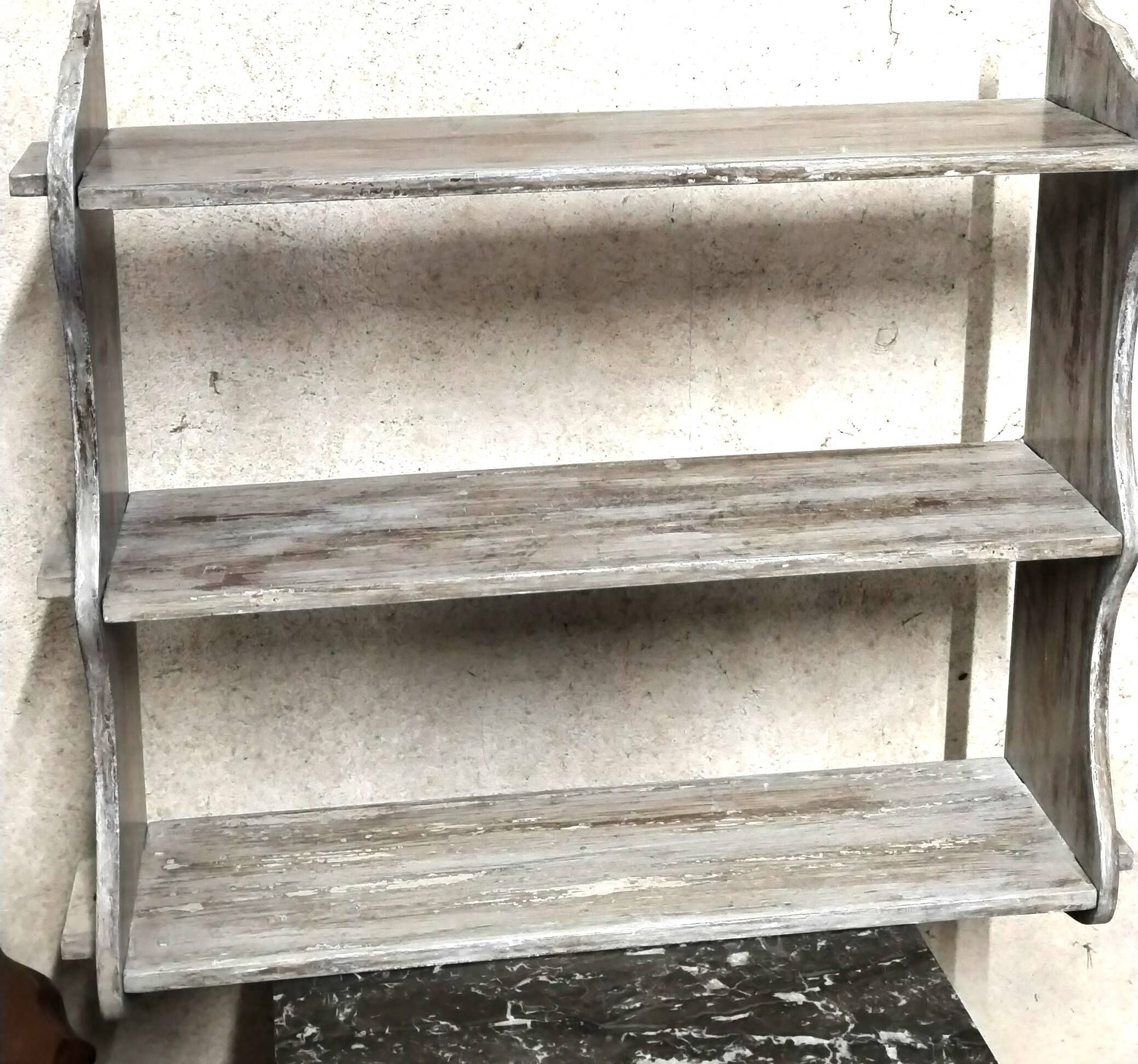 Relooked wooden shelf