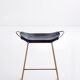Tabouret de cuisine en acier laiton vieilli et cuir bleu marine de style contemporain