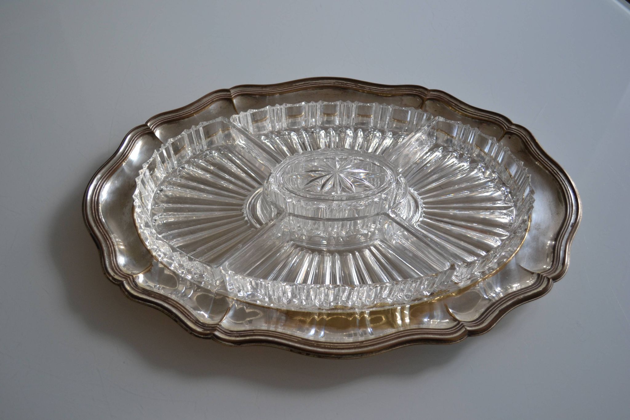Plat serviteur apéritif métal argenté poinçon HKE et verre
