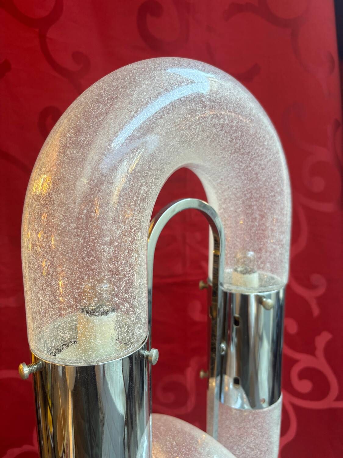 Vintage sculptural floor lamp in chrome metal and glass from the 1970s.