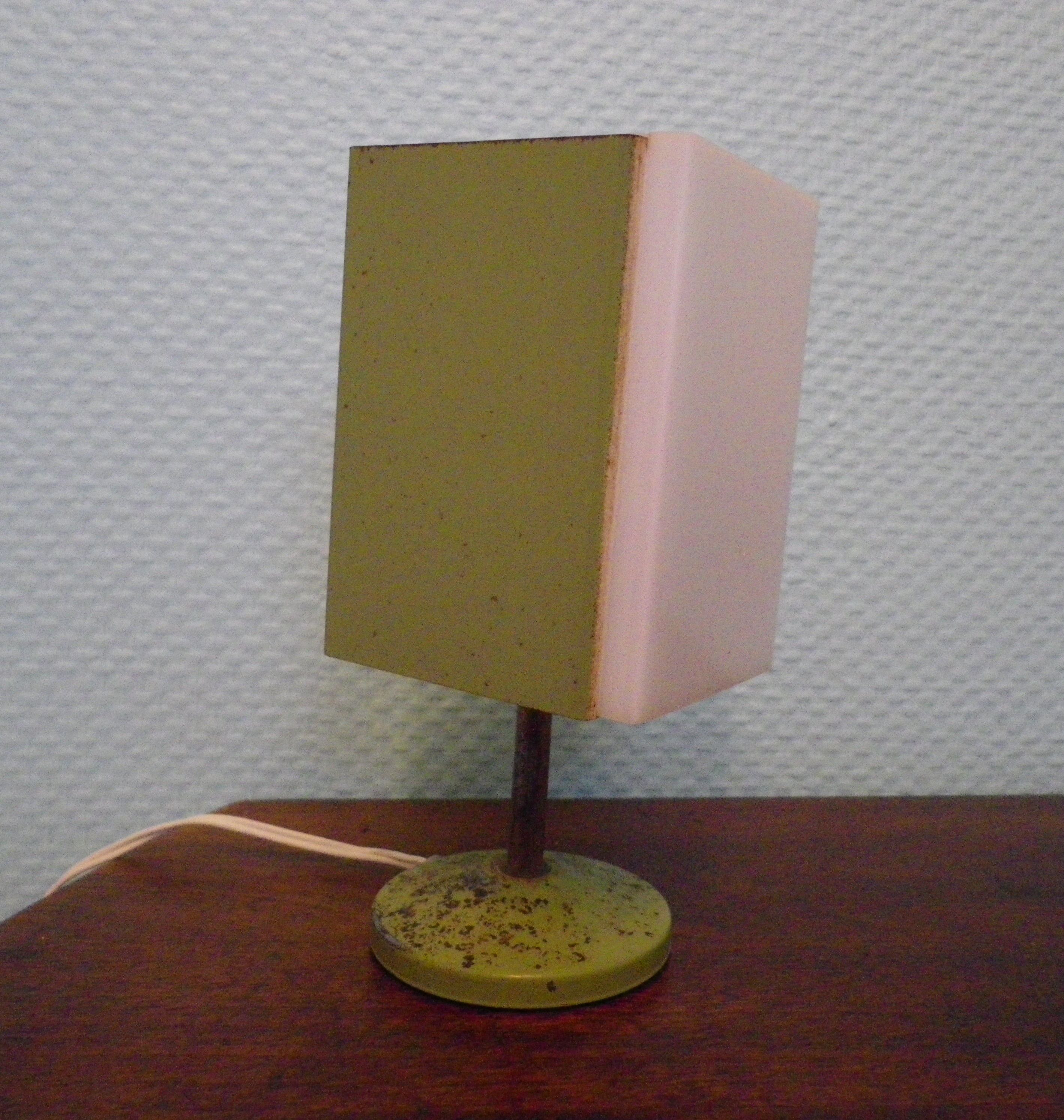 Lampe à poser, en métal et pvc, années 40/50