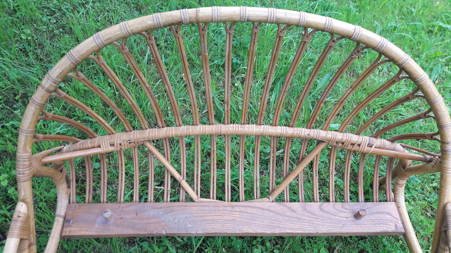 Rattan bed