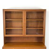 Buffet en teck avec portes en verre par Brouer Møbler, années 1960.