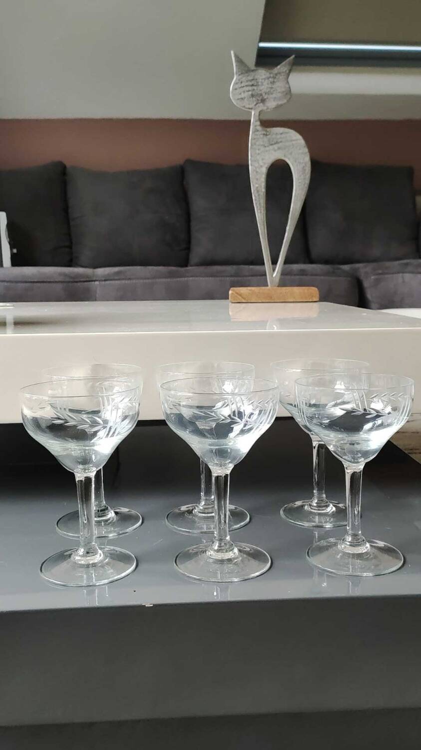 Lot 6 art décor champagne glasses, 1920s. chiseled ears of wheat/transverse lines motifs