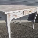 Table de style Louis XV cérusée