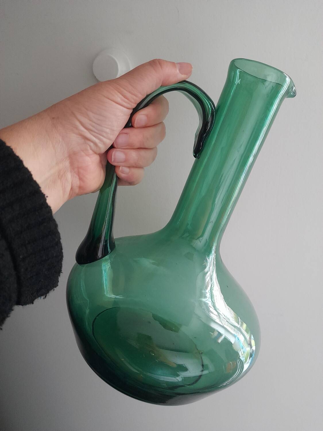 Carafe en verre vert de fabrication italienne 1960s