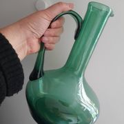 Carafe en verre vert de fabrication italienne 1960s