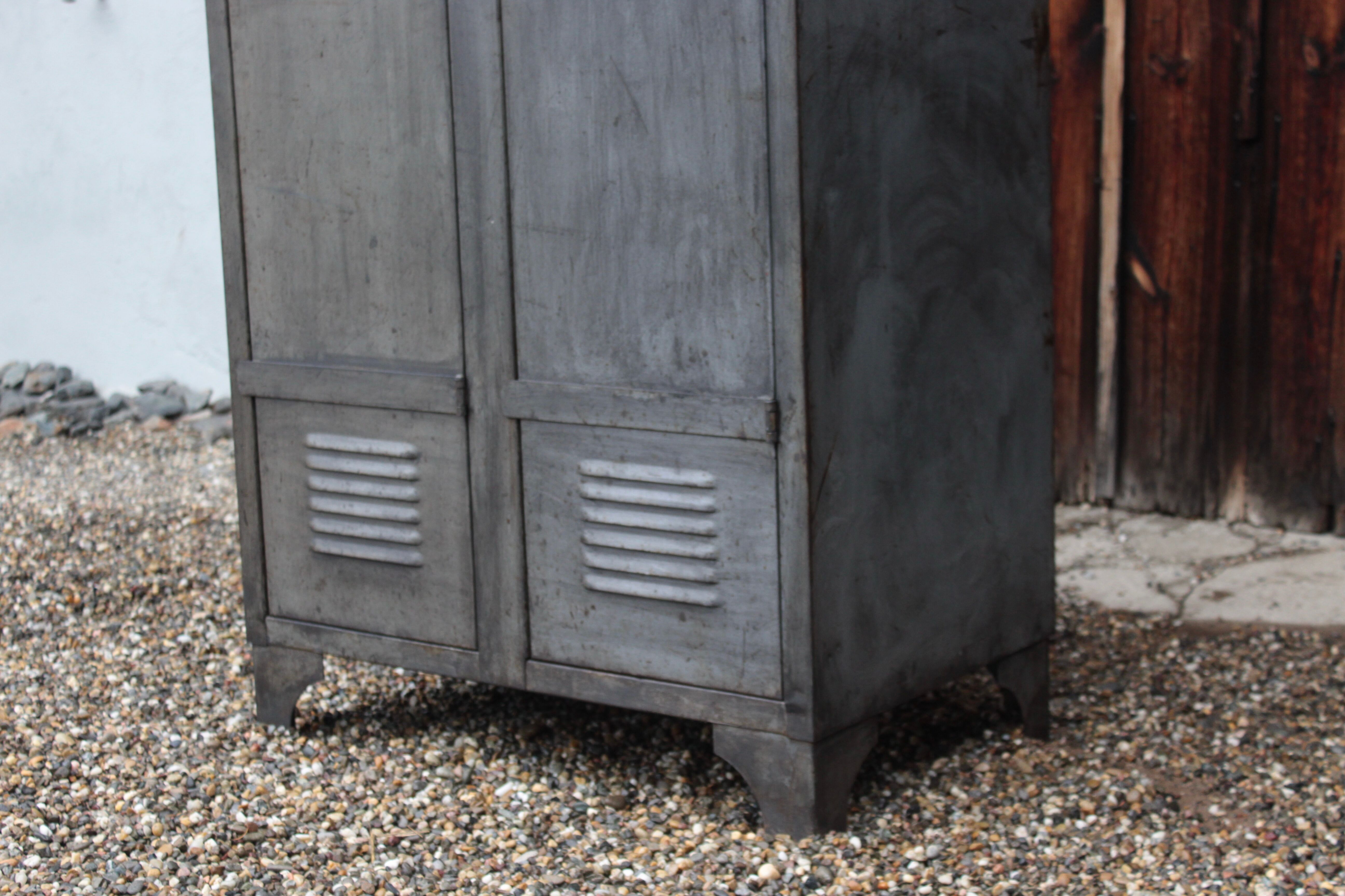 Metal cloakroom 1970