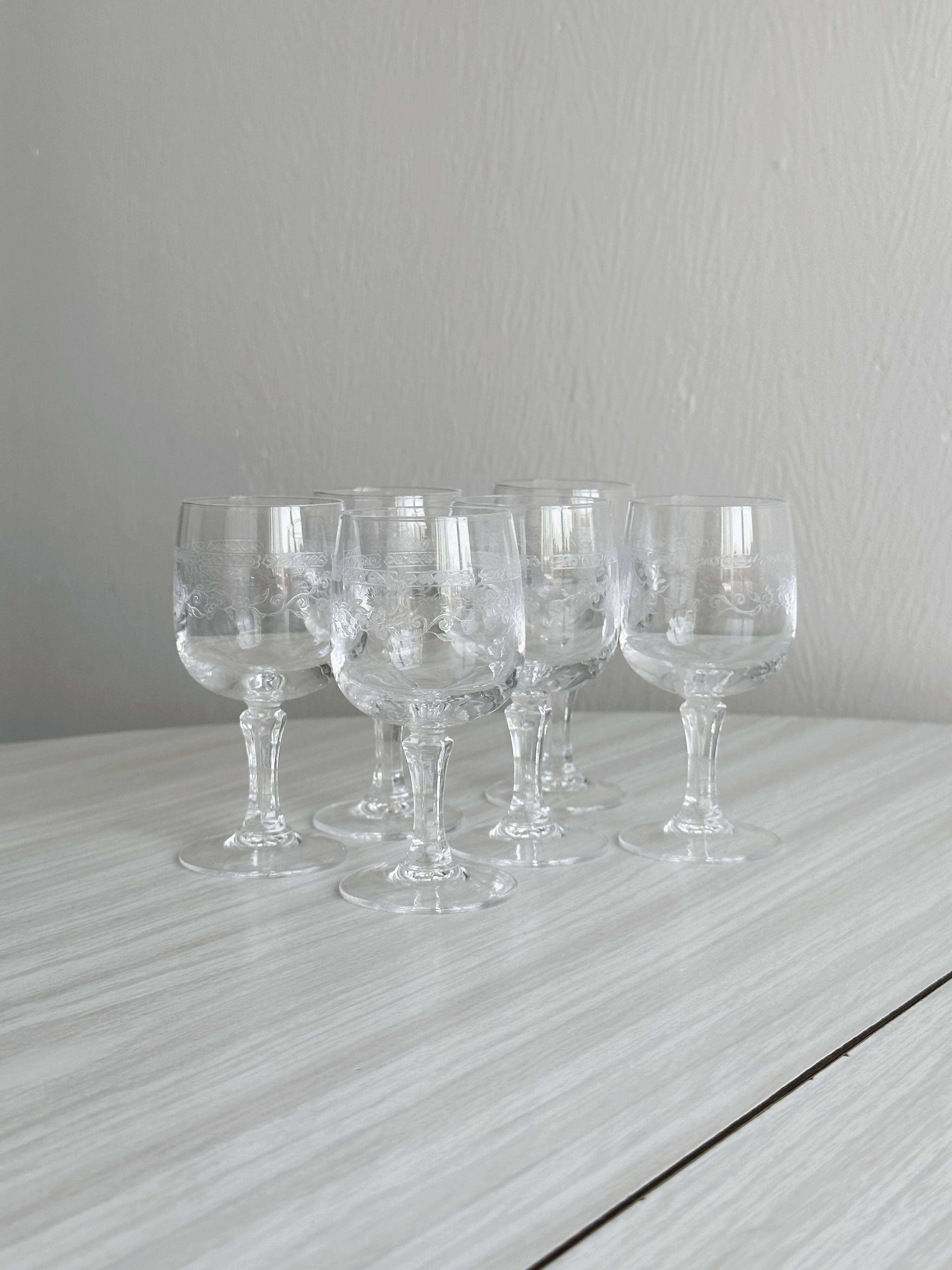 Set of 6 chiseled crystal liqueur glasses