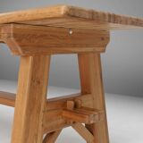 Table à manger brutaliste du milieu du siècle en chêne massif, France ca. 1960