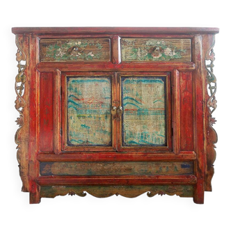 Antique Chinese sideboard in red lacquered wood with carved details and paintings