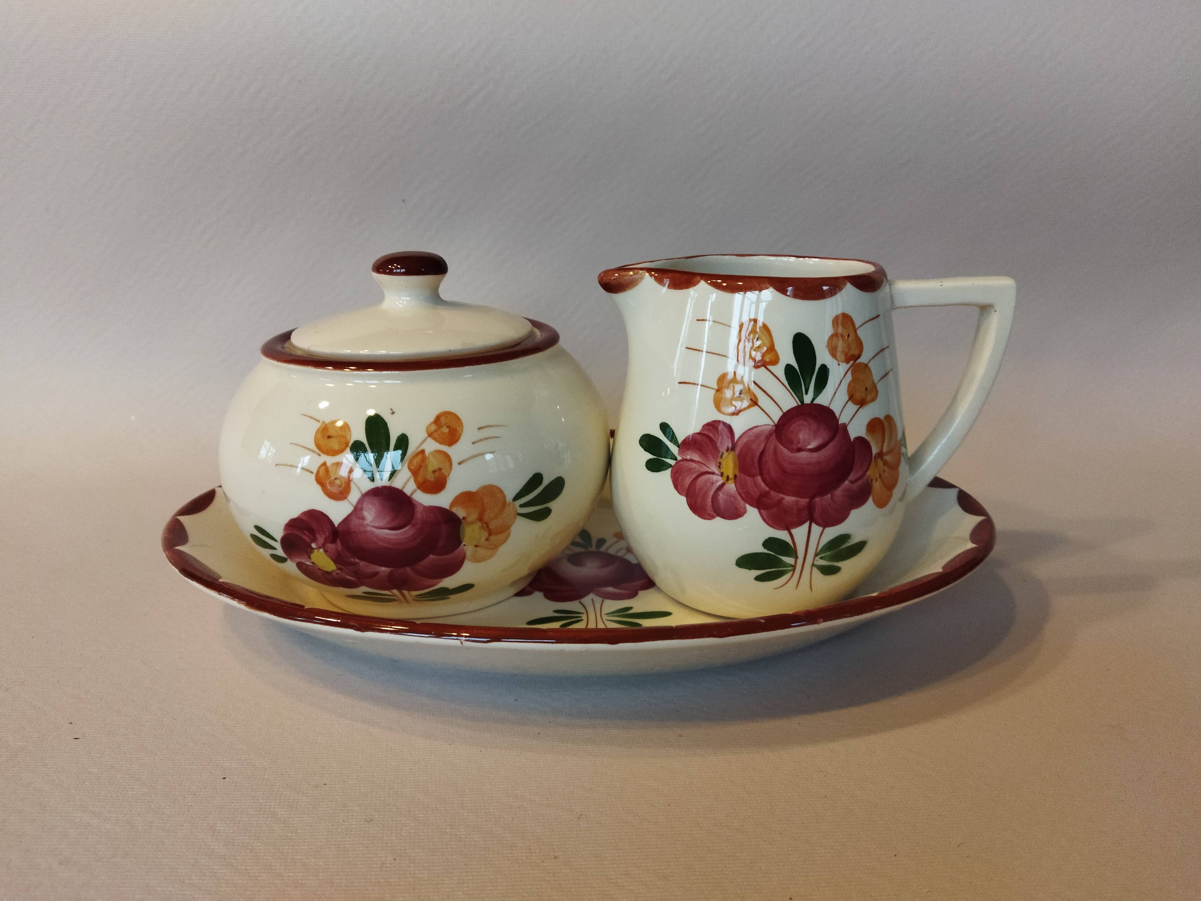 Longchamp Agen model sugar bowl and creamer on tray