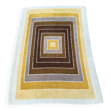scandinavian rug in the style of Verner Panton