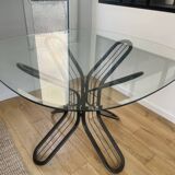 Table à manger en verre et métal noir