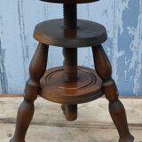 Tripod screw stool