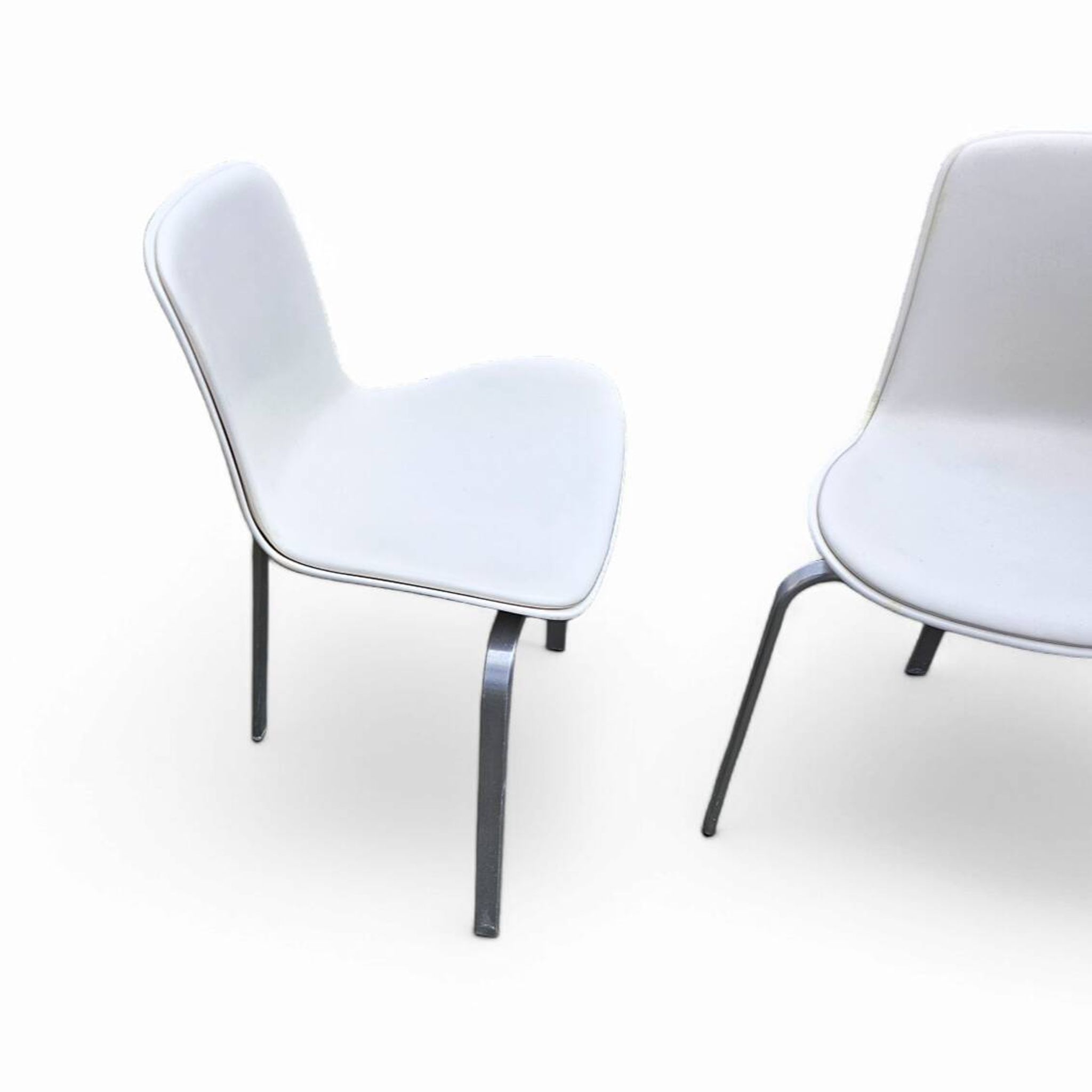 Conçu par Poul Kjærholm / 1978/2007 Coque blanche / cuir blanc