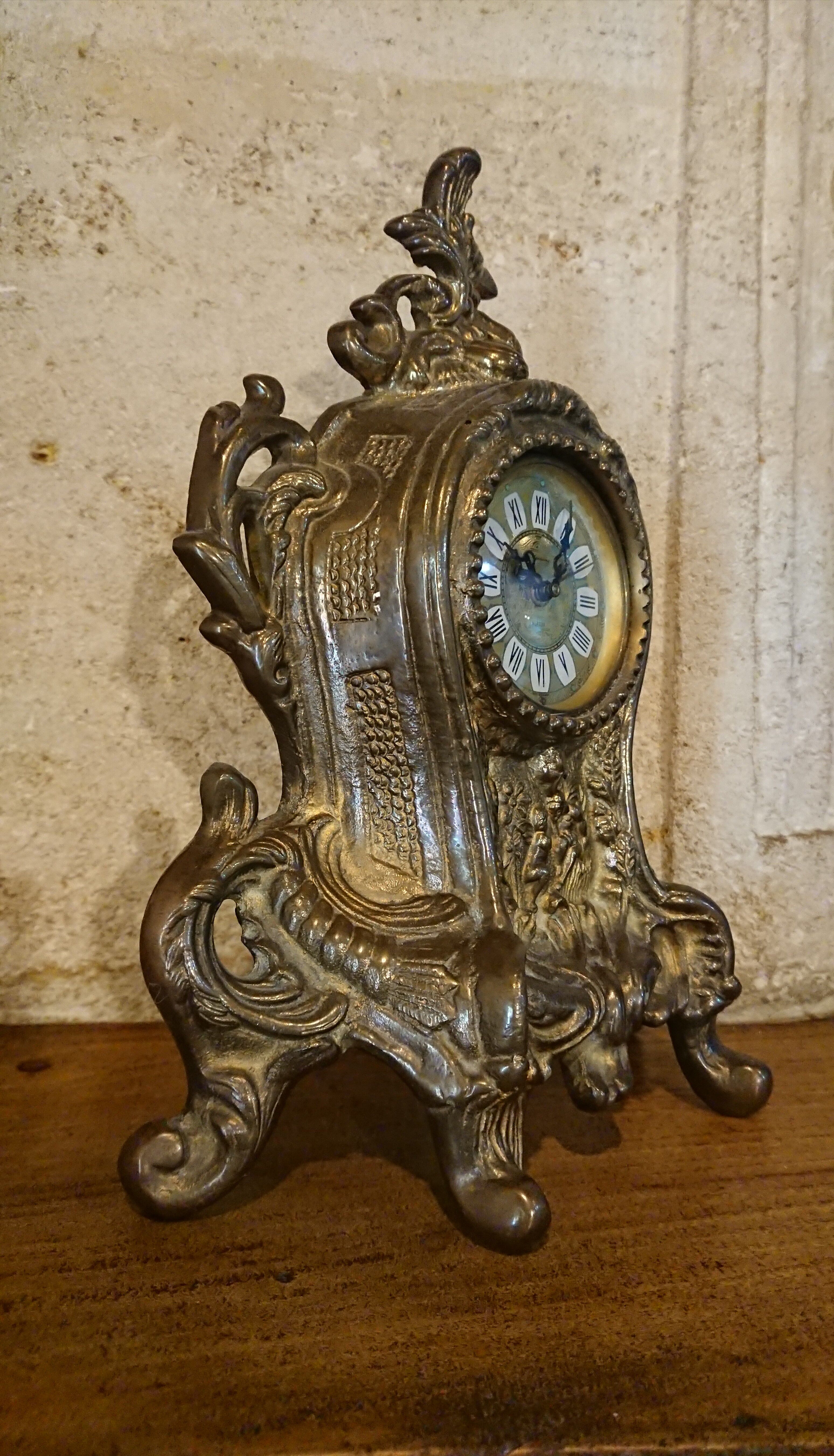 Cartel Clock