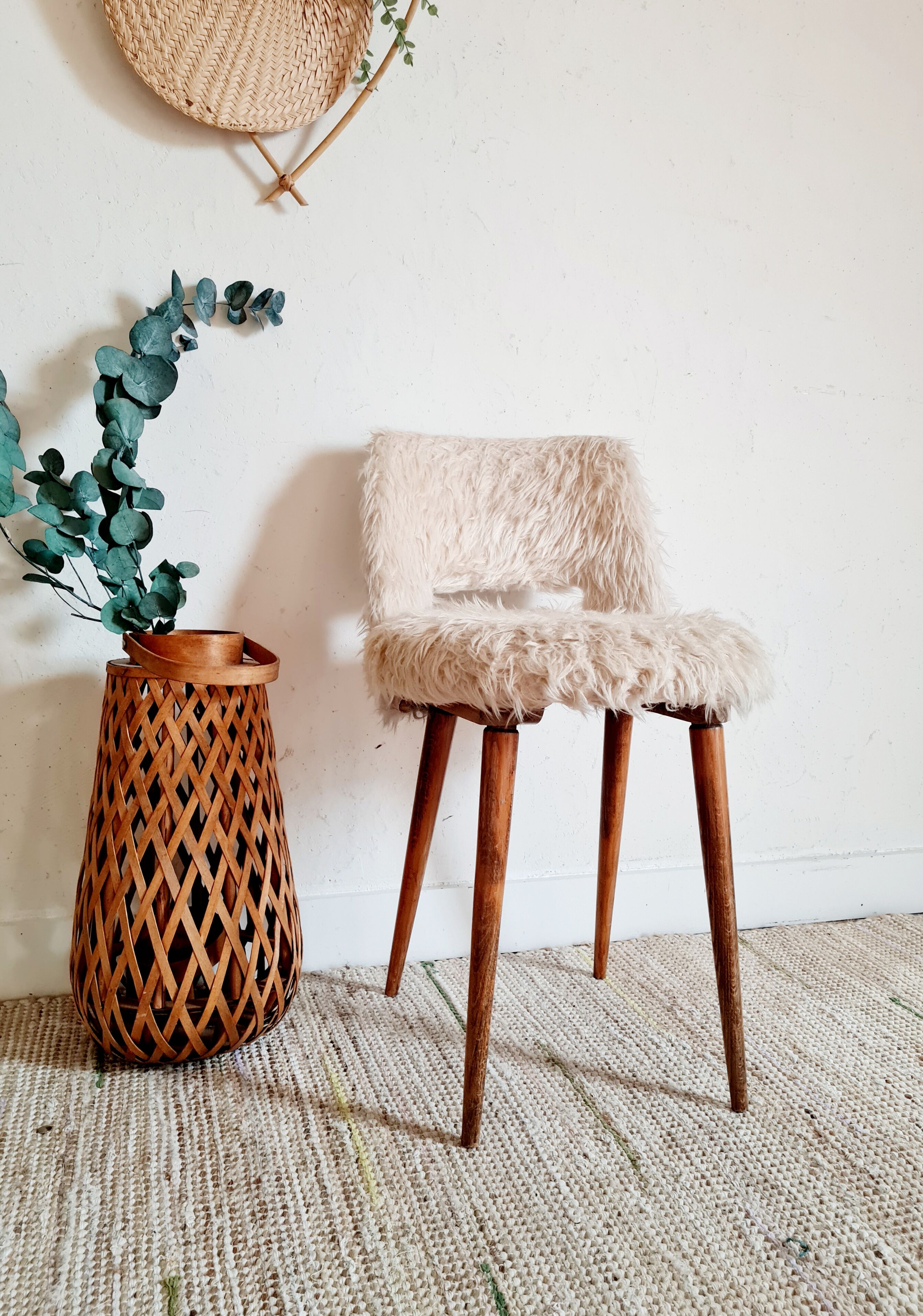 Wooden cream mouldy chair peddling spindle