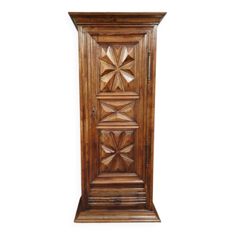 Antique solid wood wardrobe / bonnetière – Geometric design – H 208 cm