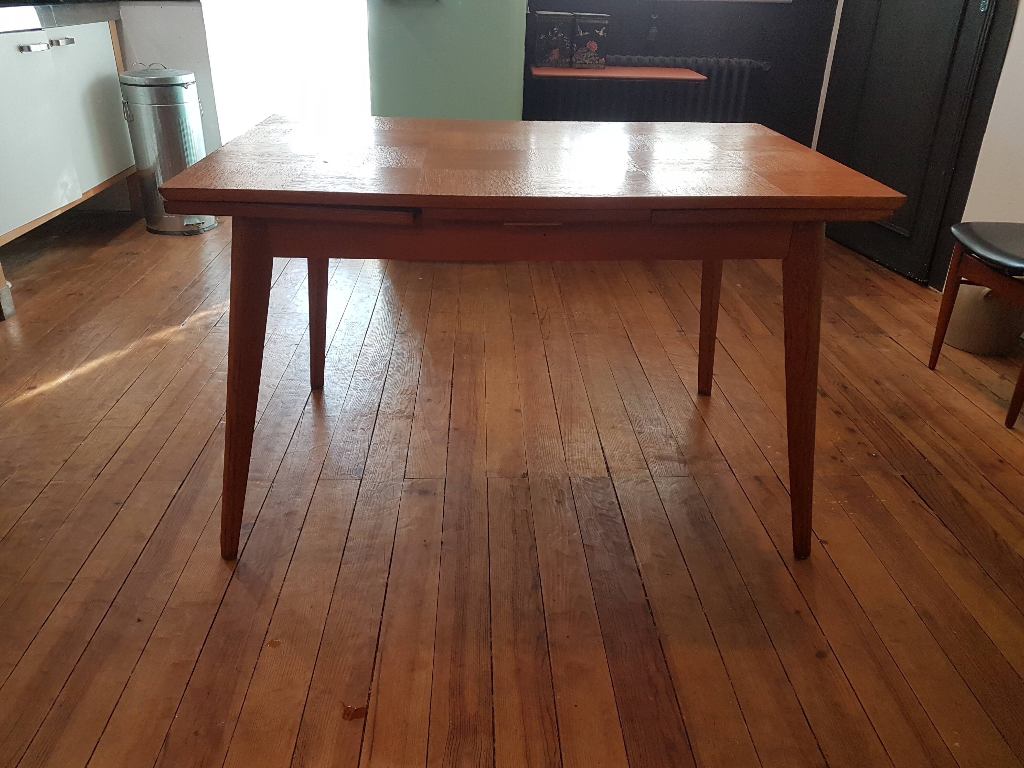Scandinavian extension table