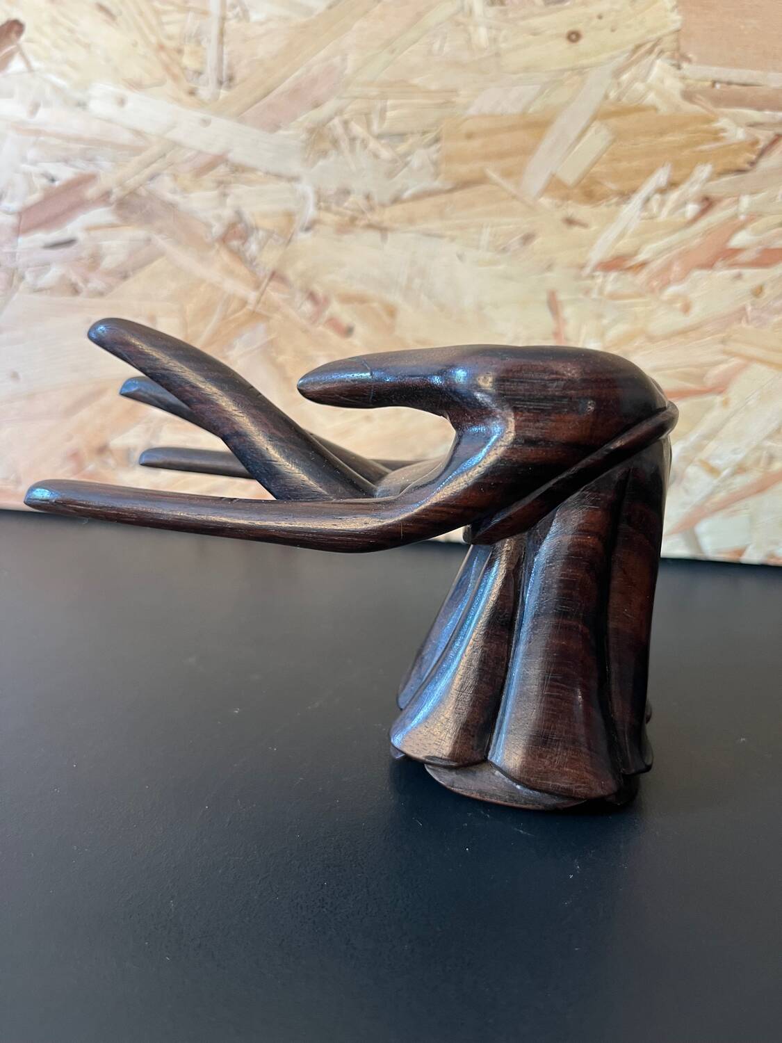 Paire de mains sculptées esprit Ida Bagus