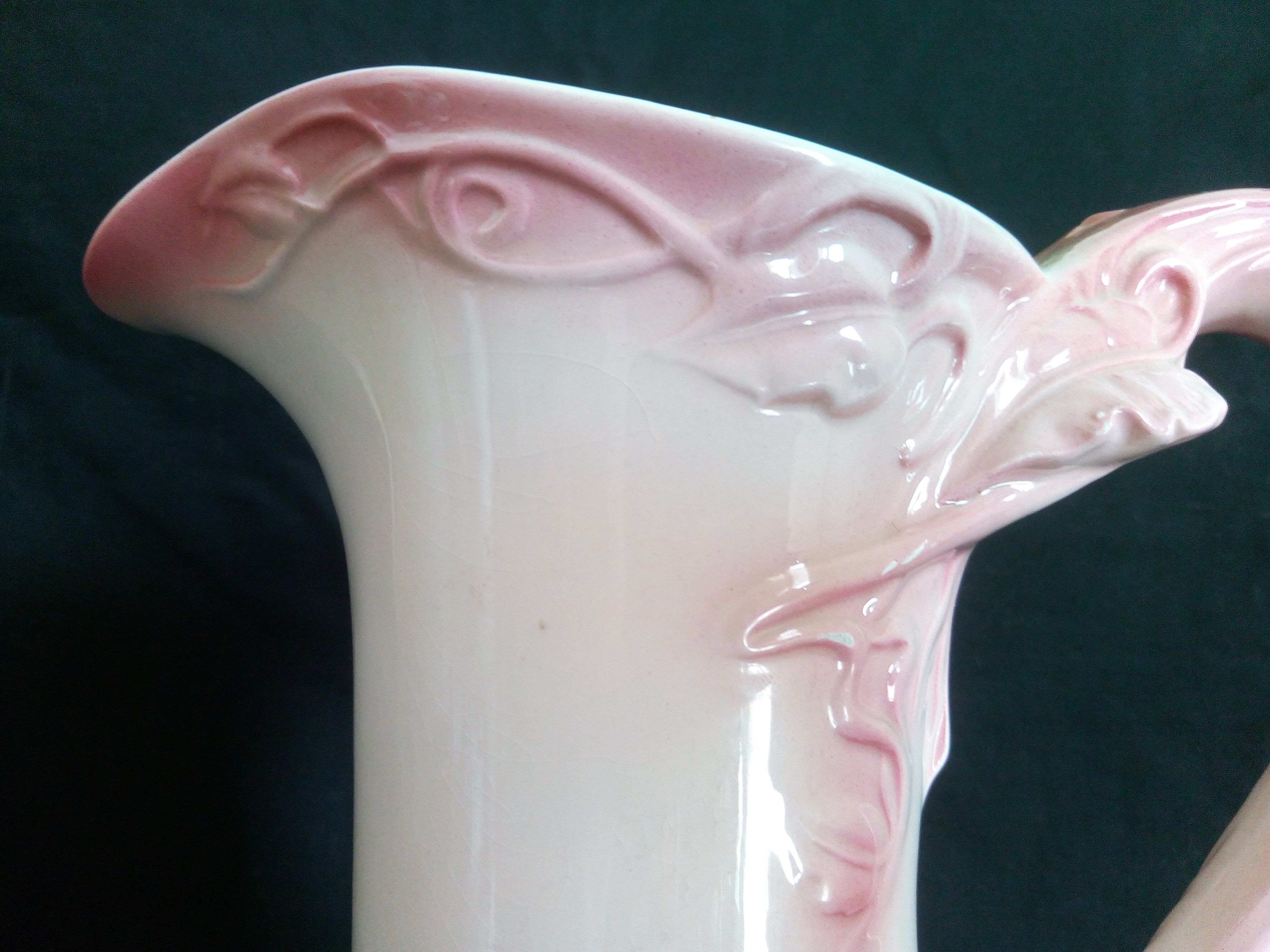 Cruche Art Nouveau en faïence