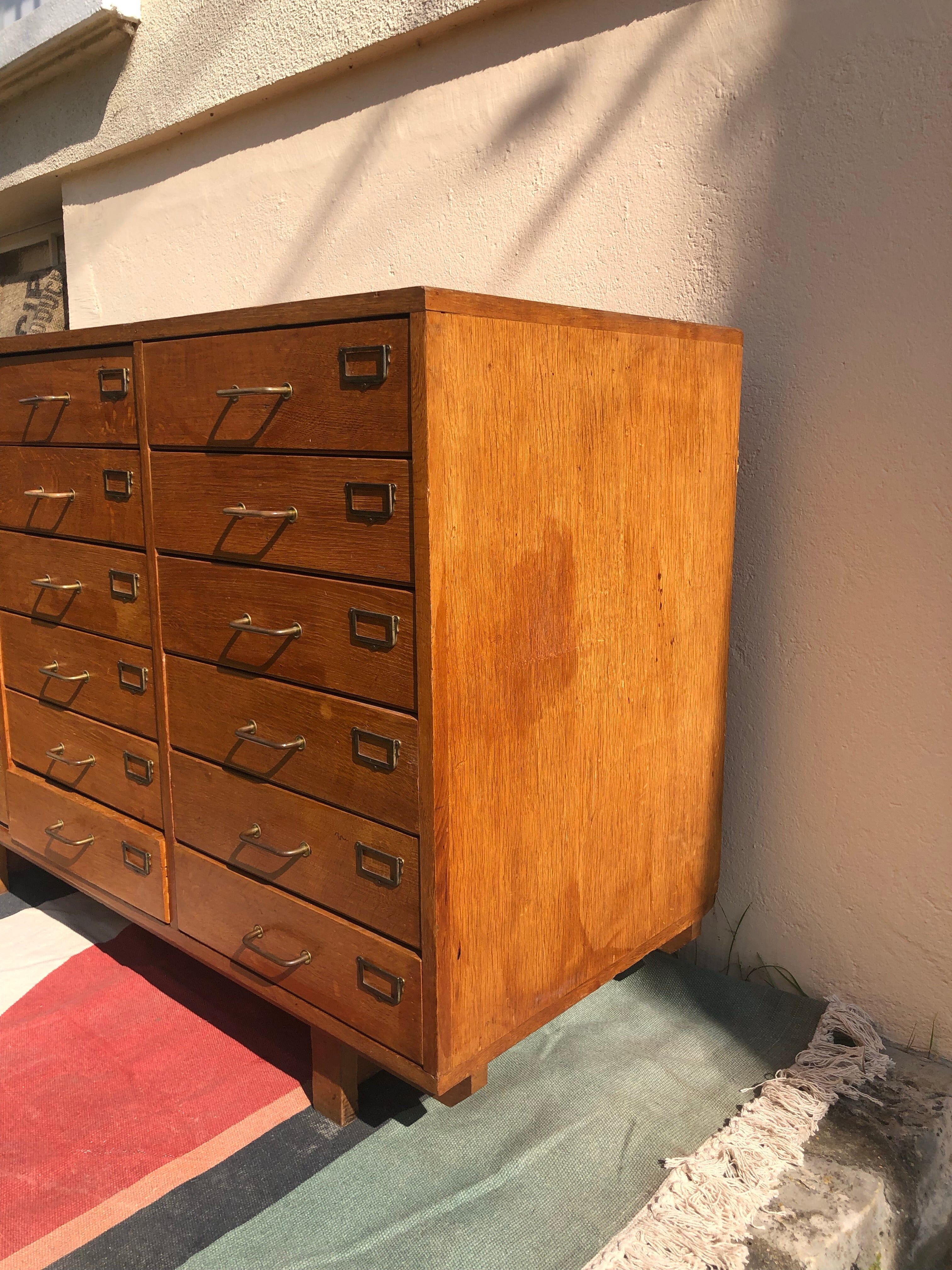 Trade cabinet with drawers
