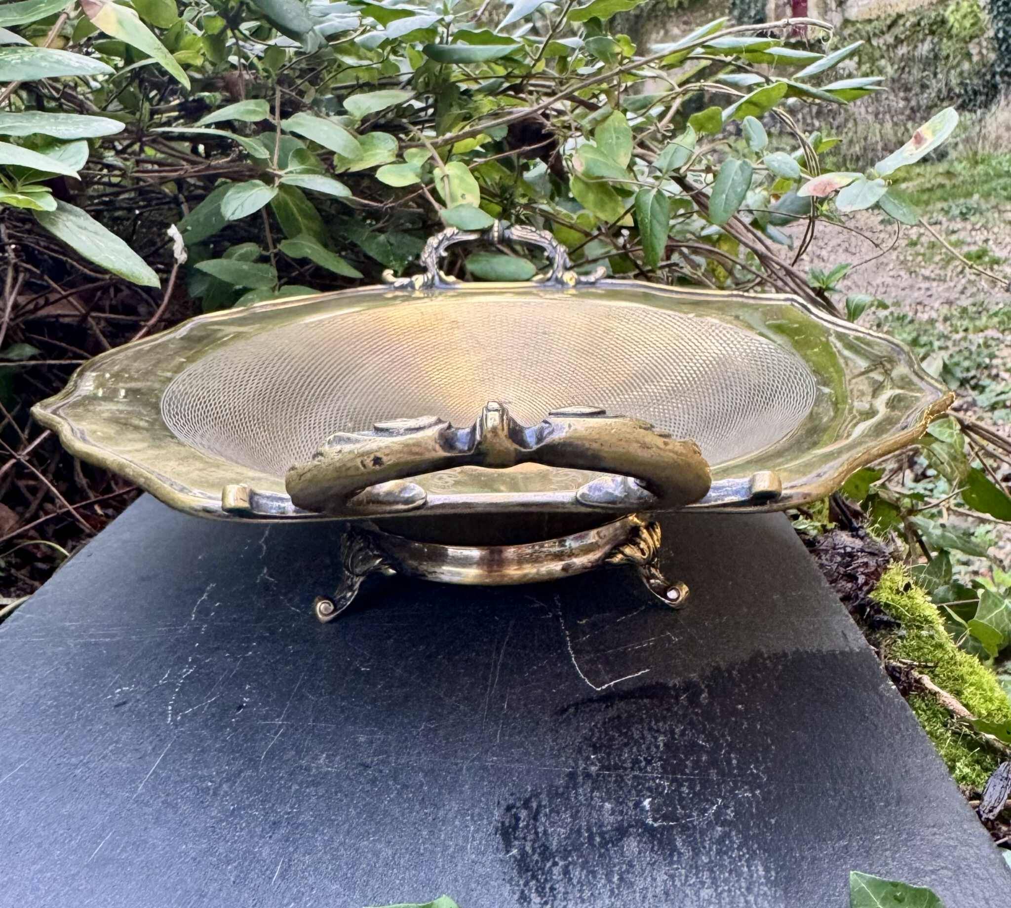 Baroque pedestal centrepiece