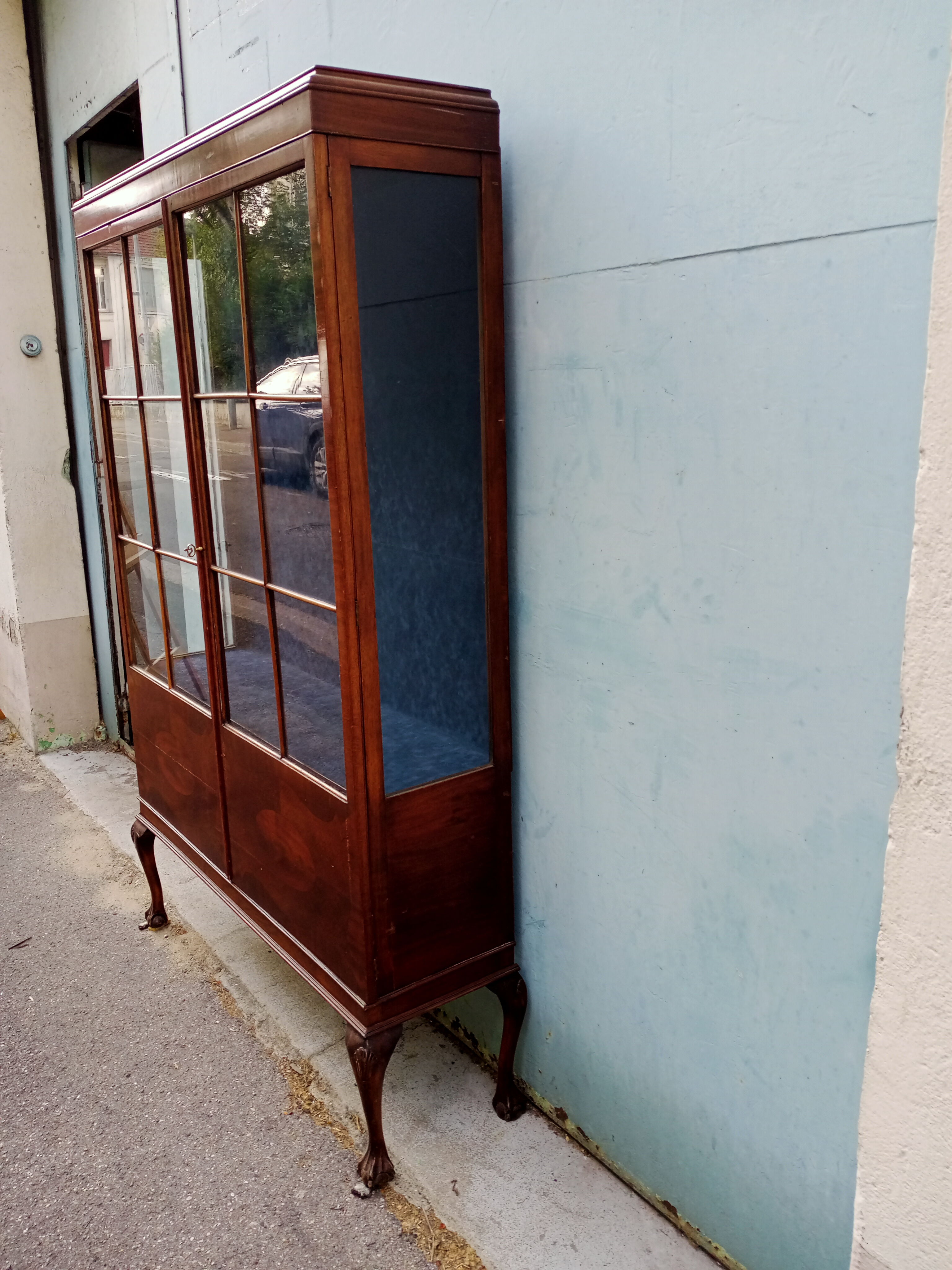 Showcase english mahogany