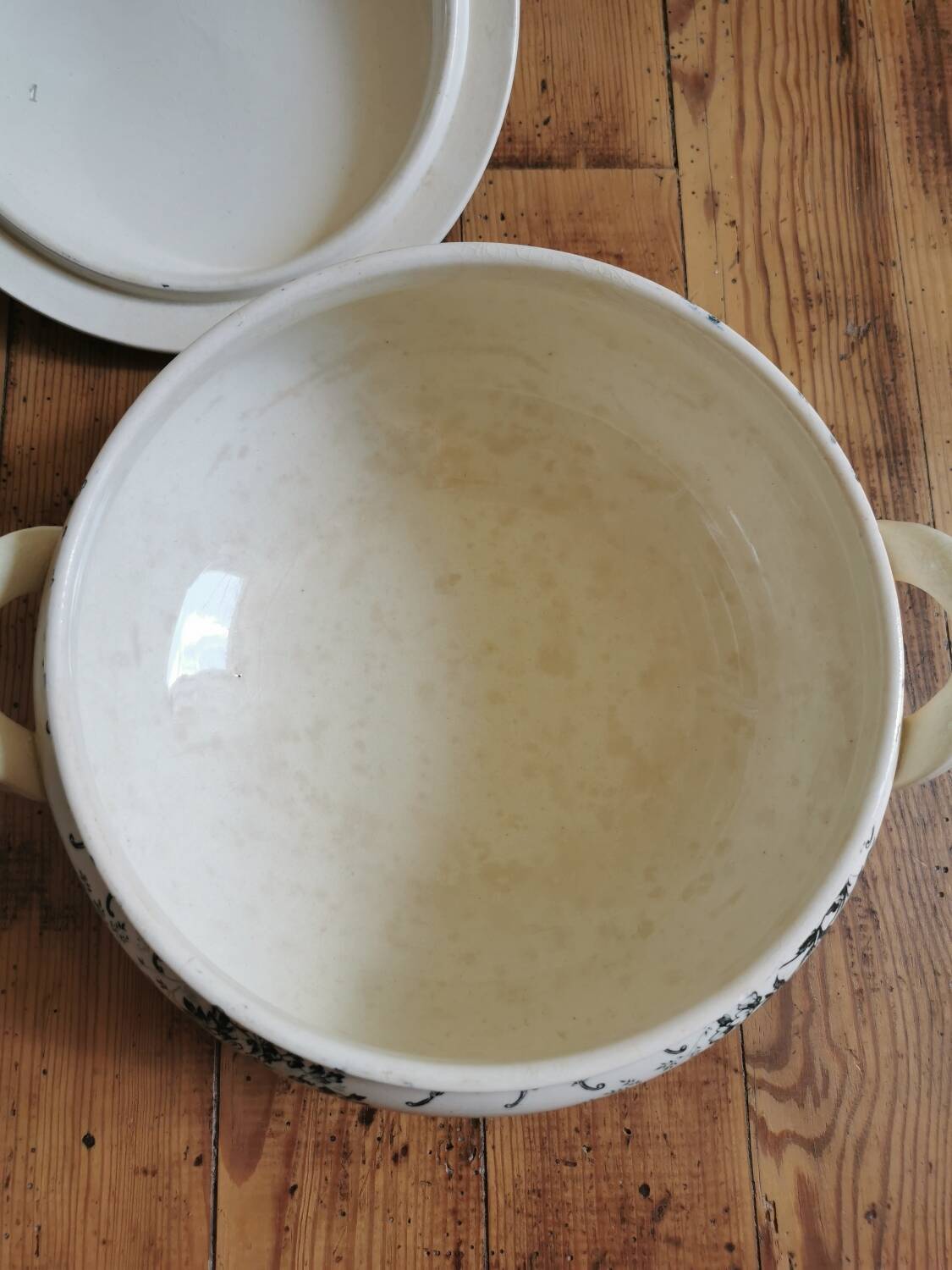 Old HC soup tureen, iron earth