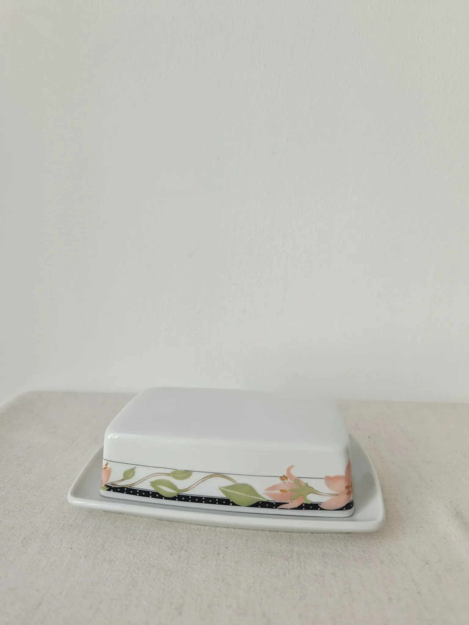 Vintage porcelain butter dish Apilco "Louisiane" - Yves Deshoulieres