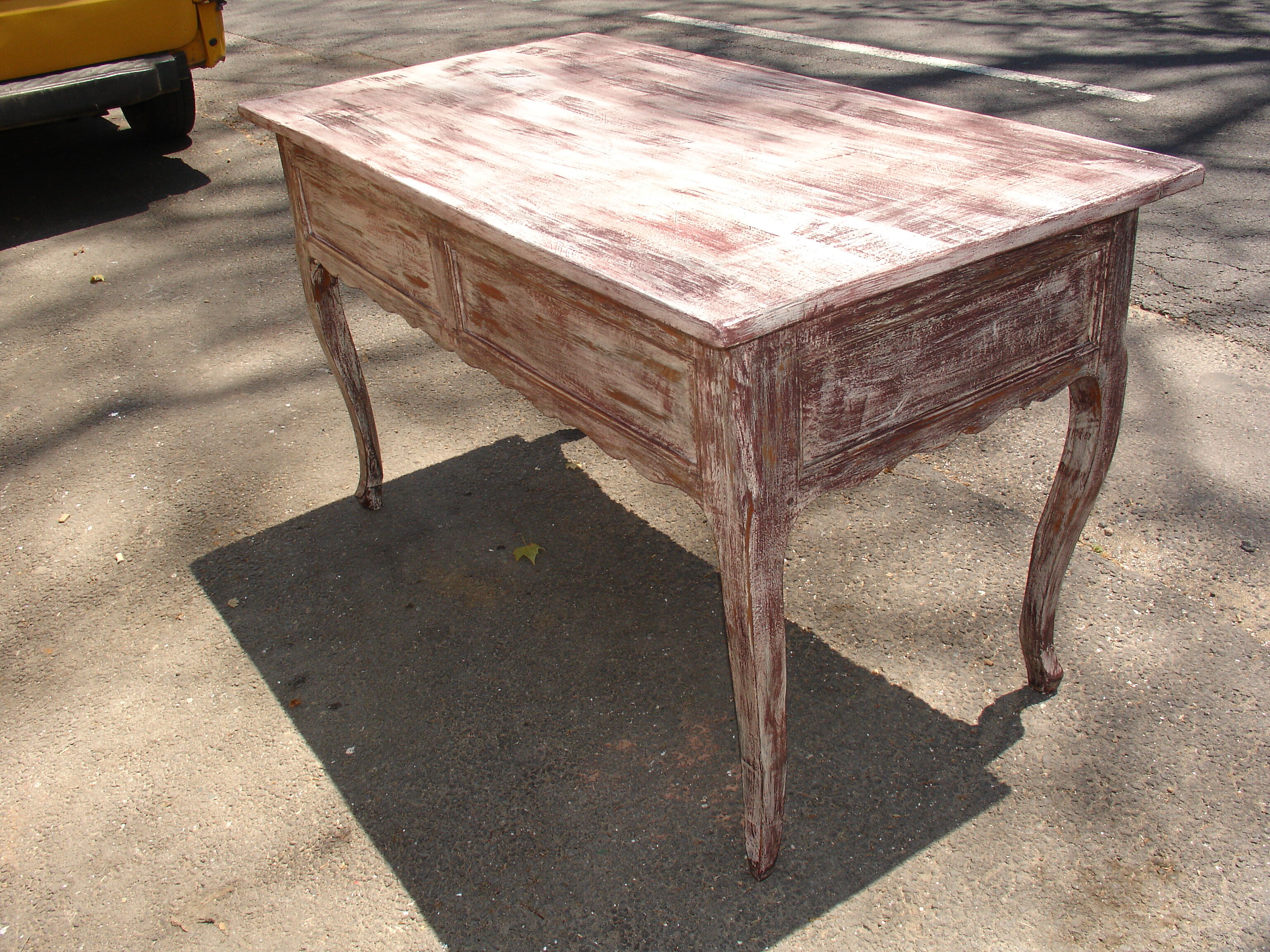 Bureau d'époque Louis XV en merisier Relooké