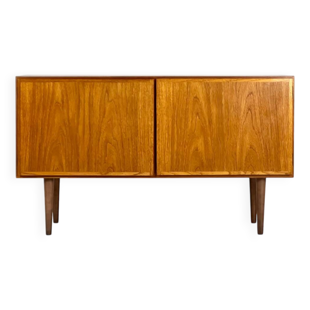 Buffet bas en teck du milieu du siècle par Omann Jun, design danois ...