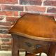 Jolie petite table d’appoint guéridon vintage