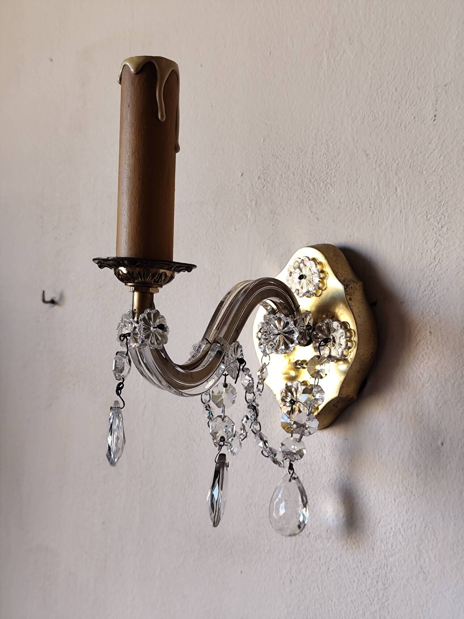 Venetian wall sconce, glass sconce, brass, pendants.