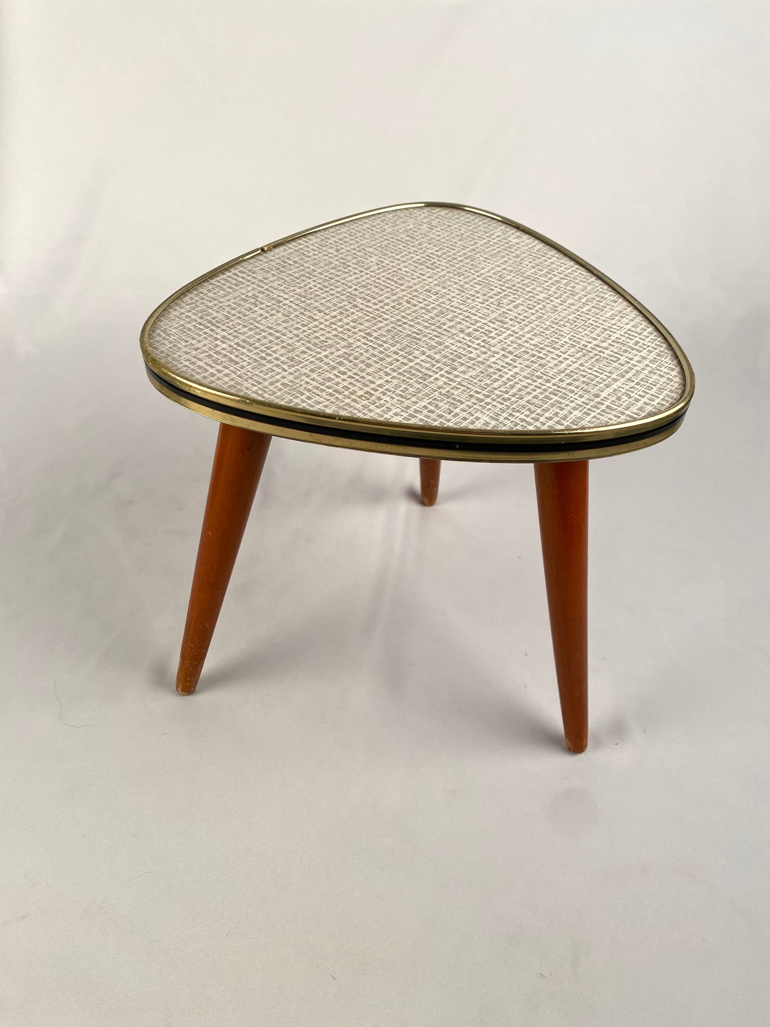 Formica tripod plant holder