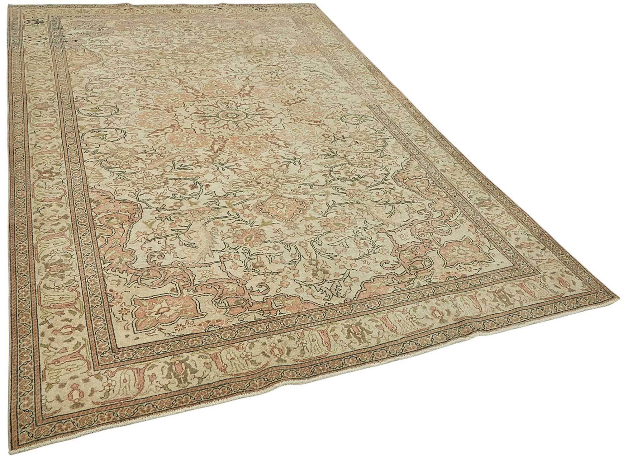Turkish Vintage Anatolian Rug 194 cm x 288 cm