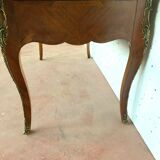 Bureau d'apparat de style Louis XV Dessus de cuir rouge XX siècle