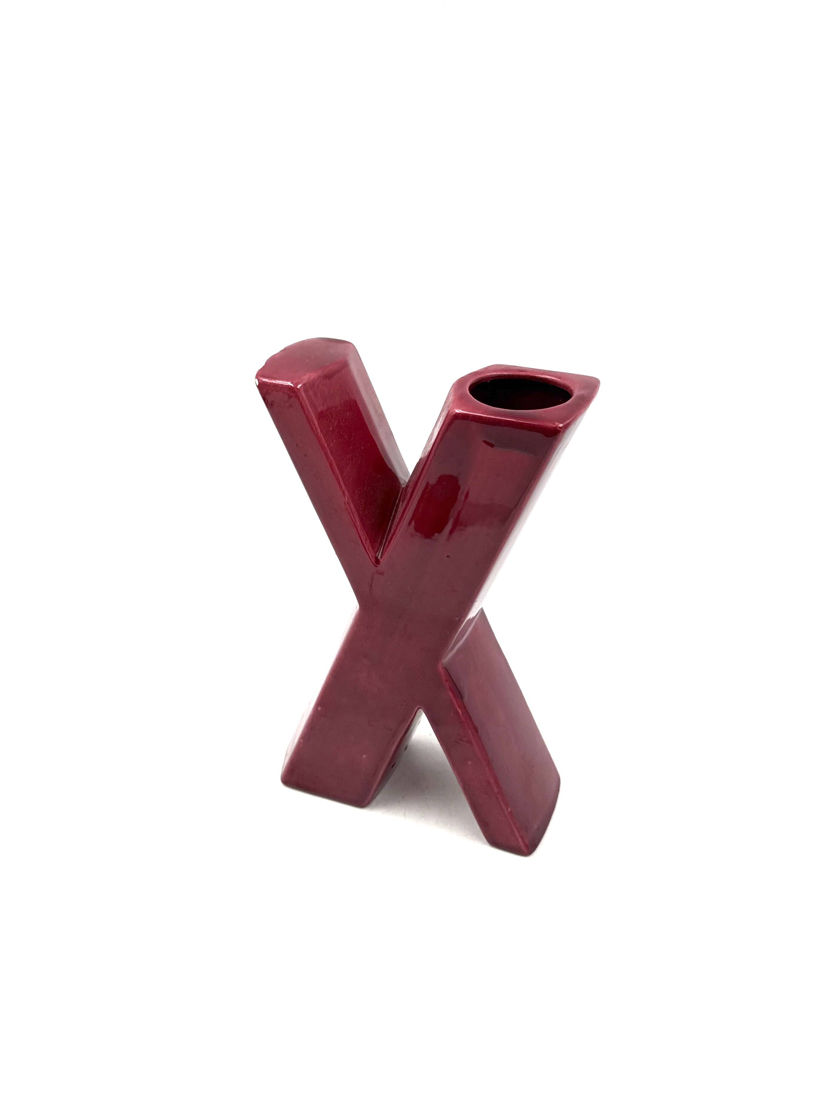 Space age red X letter shaped solifleur vase, Marcel Radureau France 1970