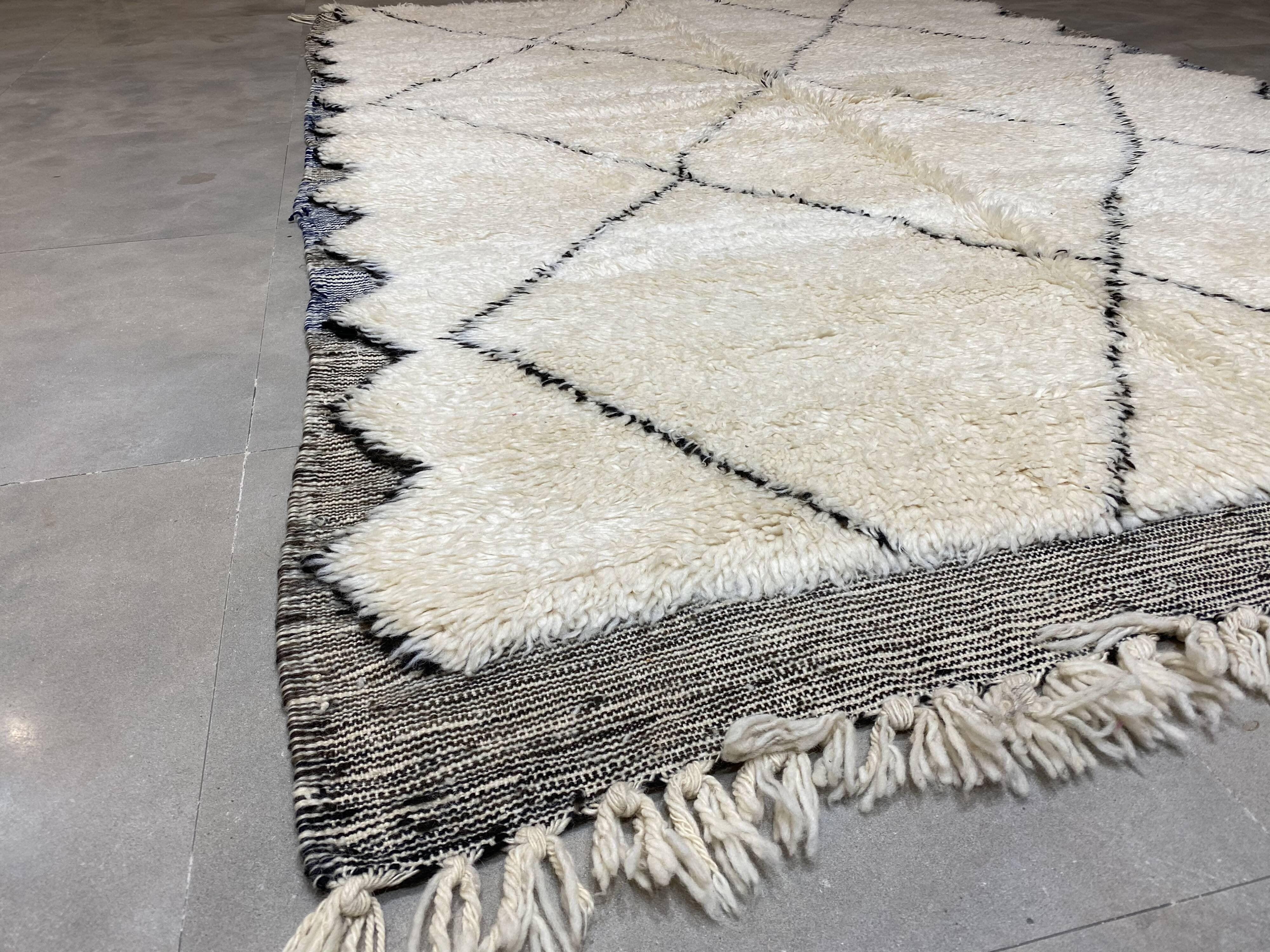 White/black berbere wool carpet 170x250cm