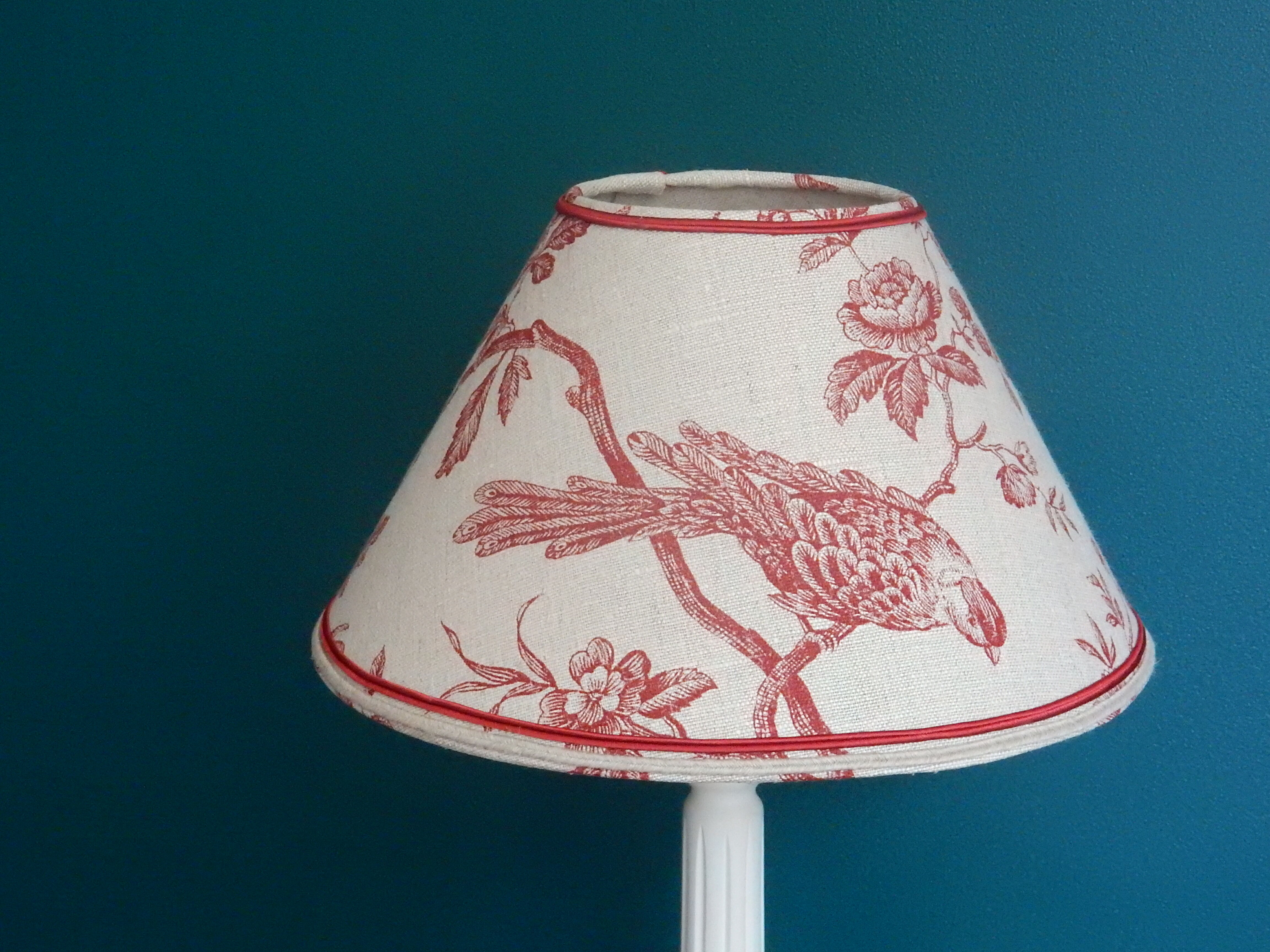 Abat-jour conique en lin motif oiseau rouge