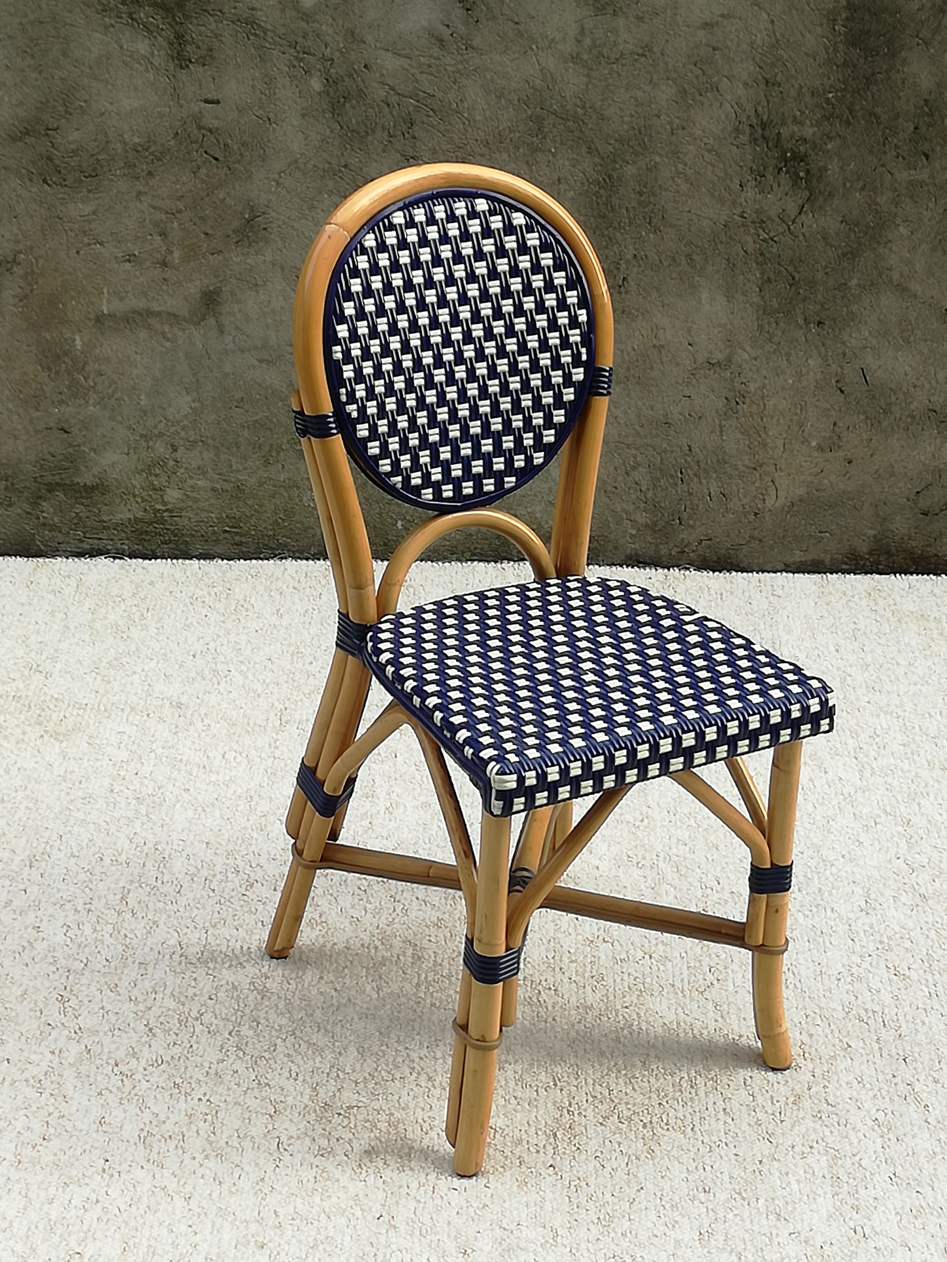 Chaise de terrasse de bistrot parisien