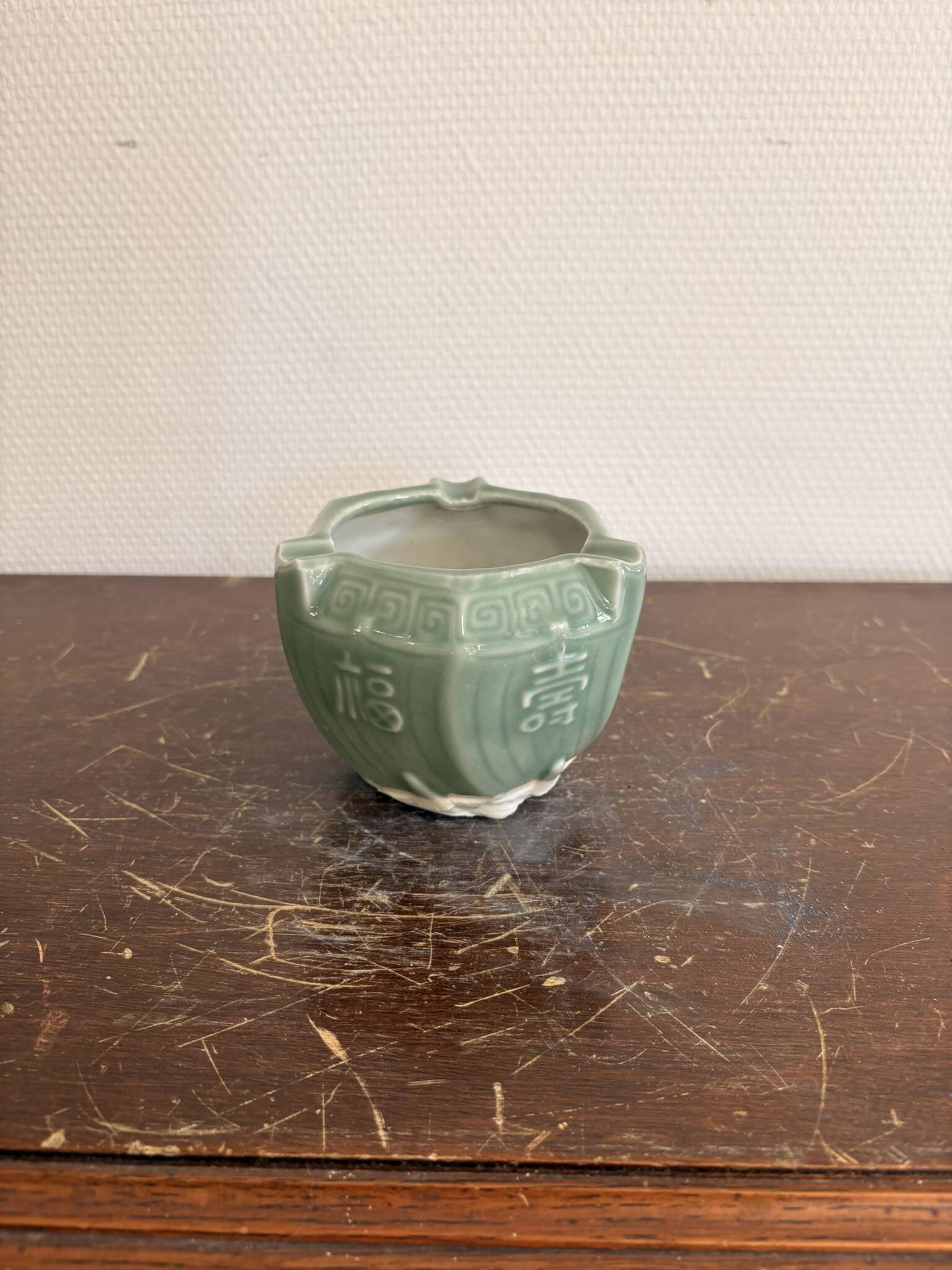 Cendrier rince-pinceaux porcelaine céladon vert caractères Fu Shou