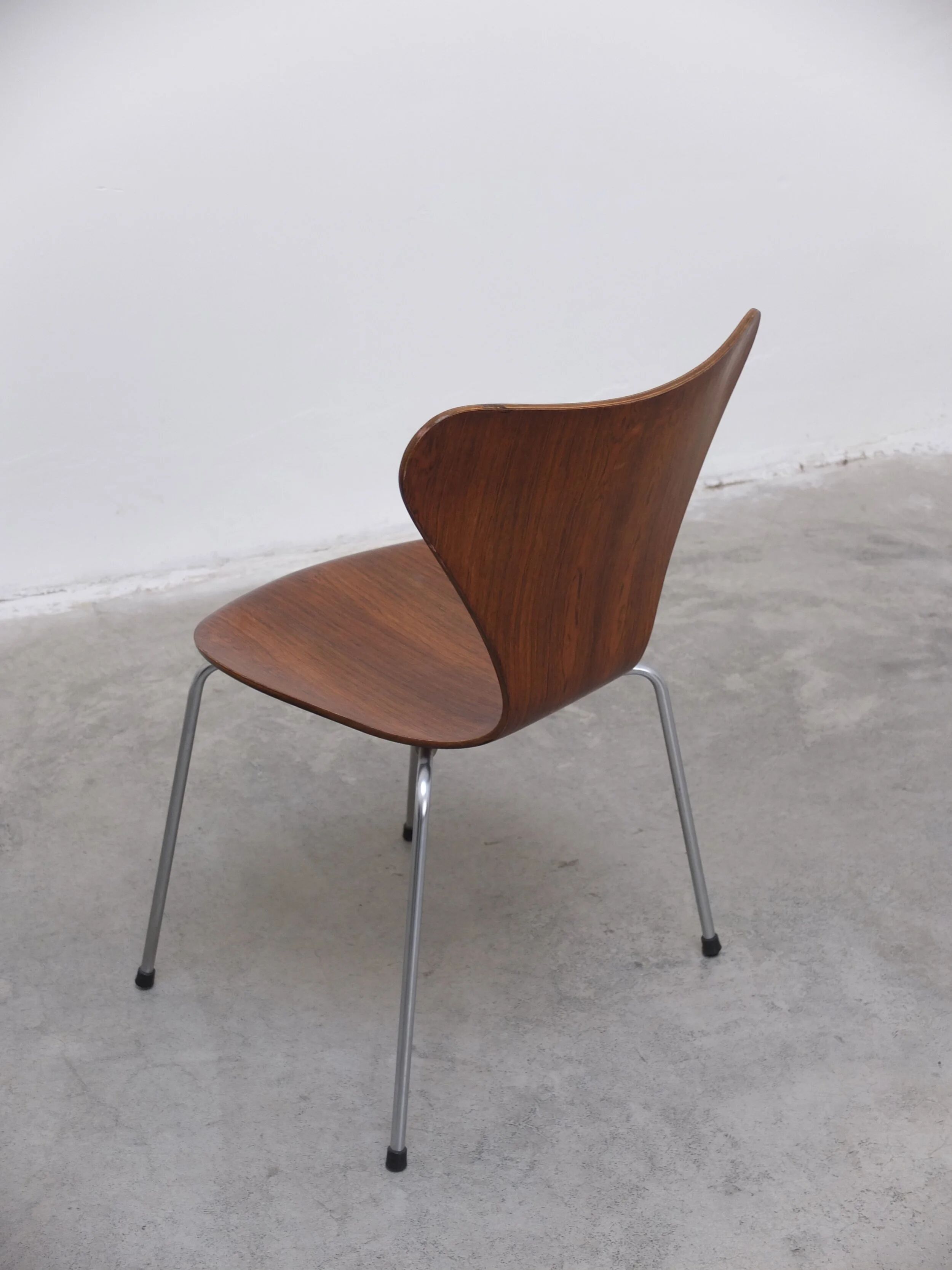 Pair of 'Series 7' chairs in rosewood by Arne Jacobsen for Fritz Hansen, 1955