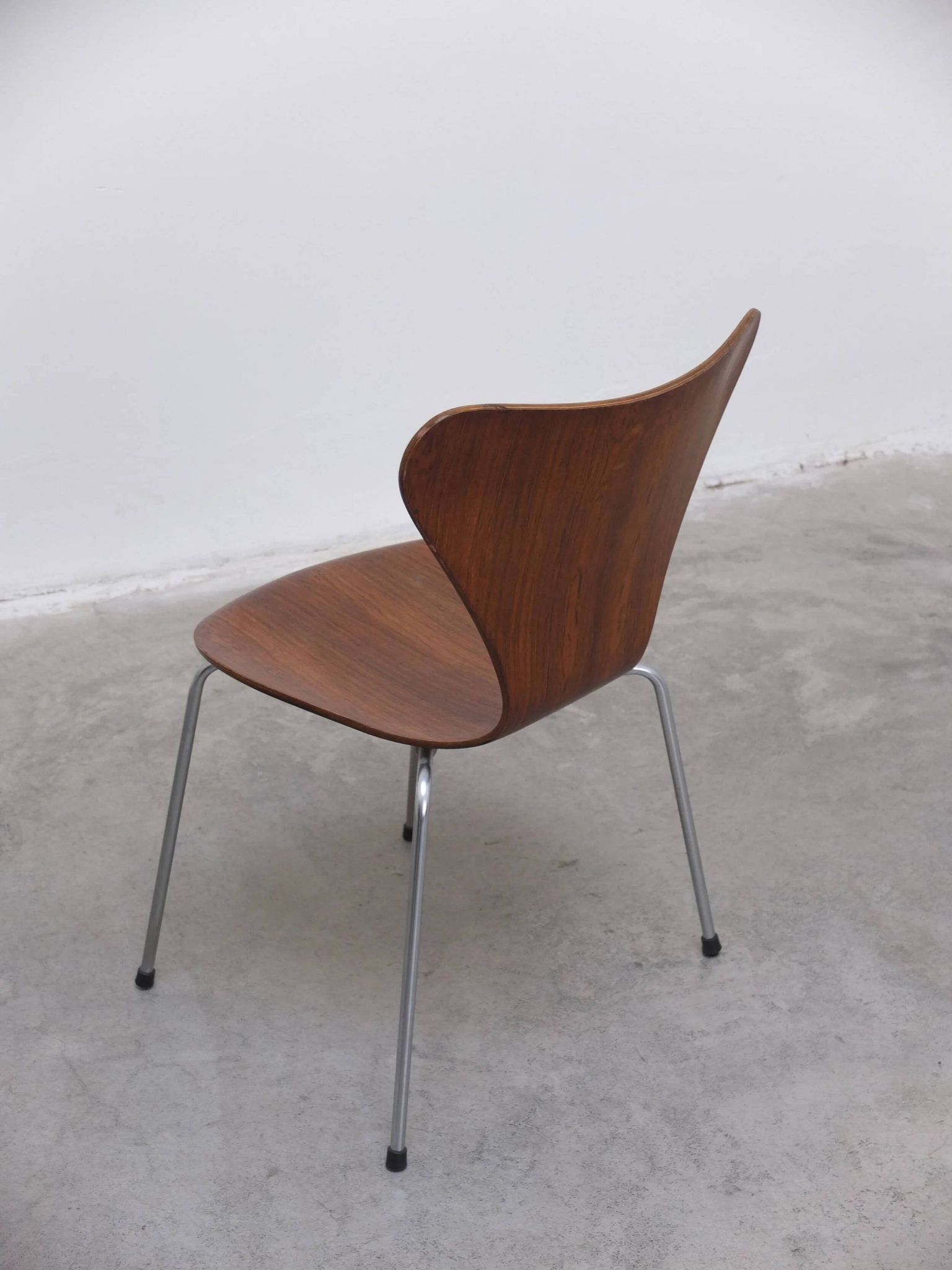 Pair of 'Series 7' chairs in rosewood by Arne Jacobsen for Fritz Hansen, 1955