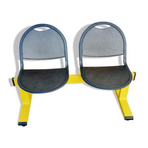 Banc sur poutre jaune
