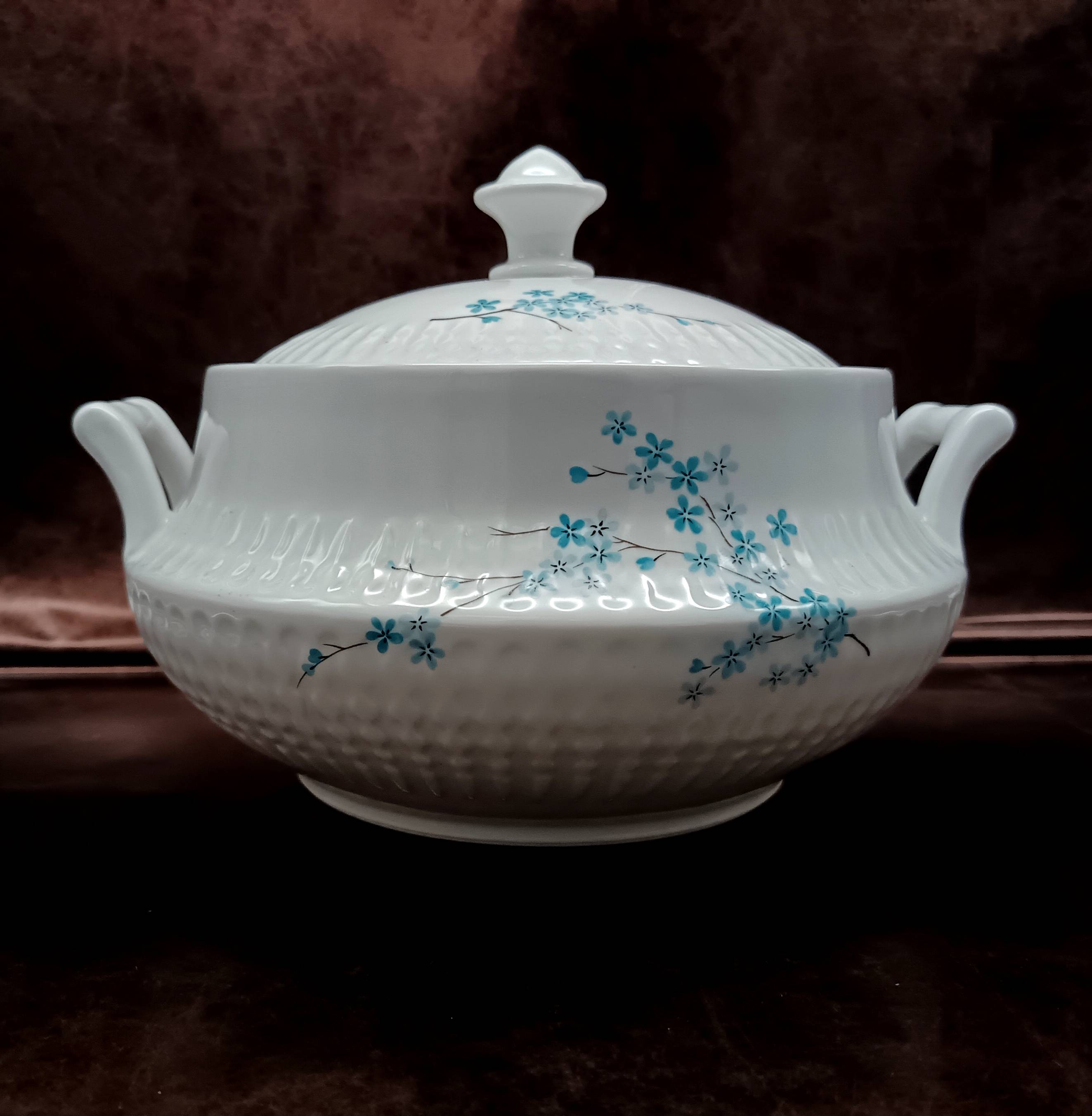 White porcelain soup tureen FD Chauvigny France, forget-me-not motif