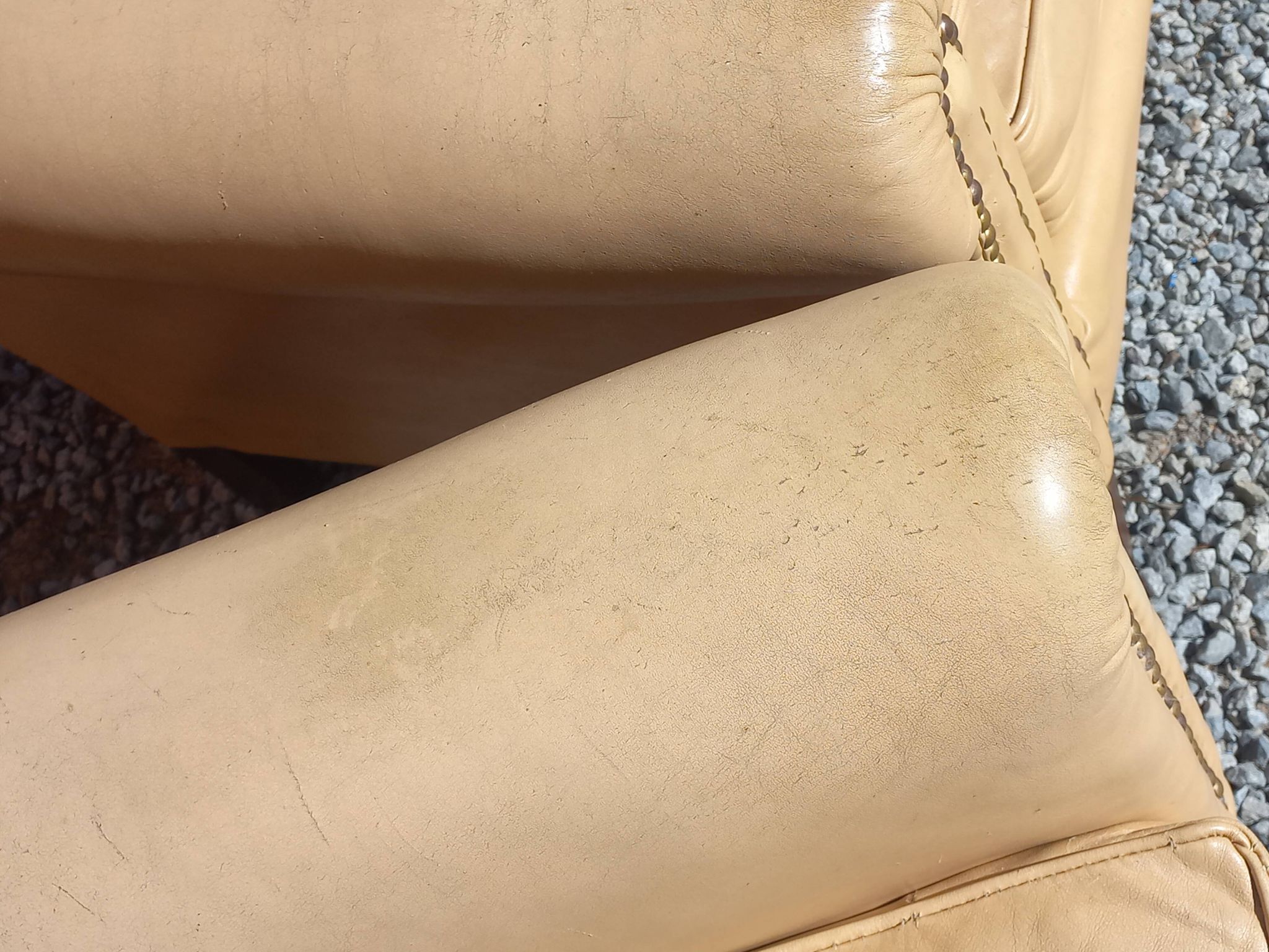 Pair of 1930s club armchairs in ivory leather.