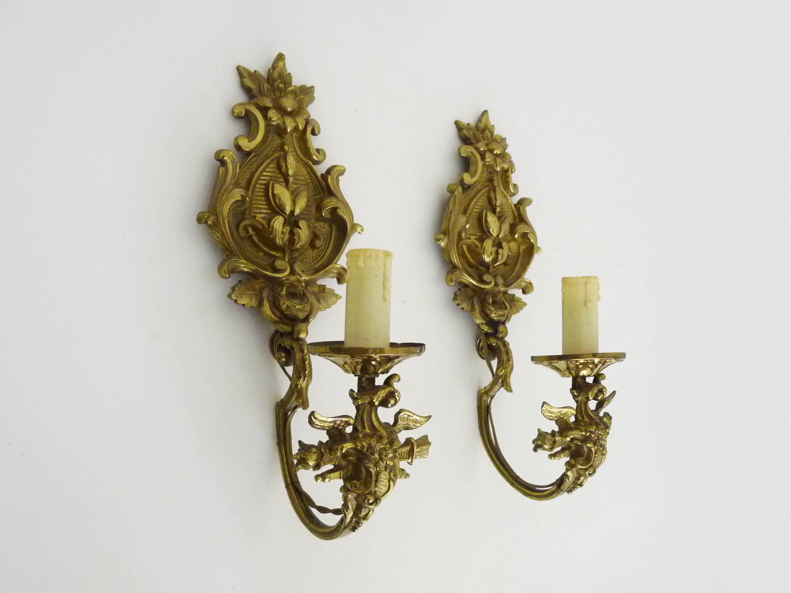 Vintage pair of 1950s gilt brass wall sconces