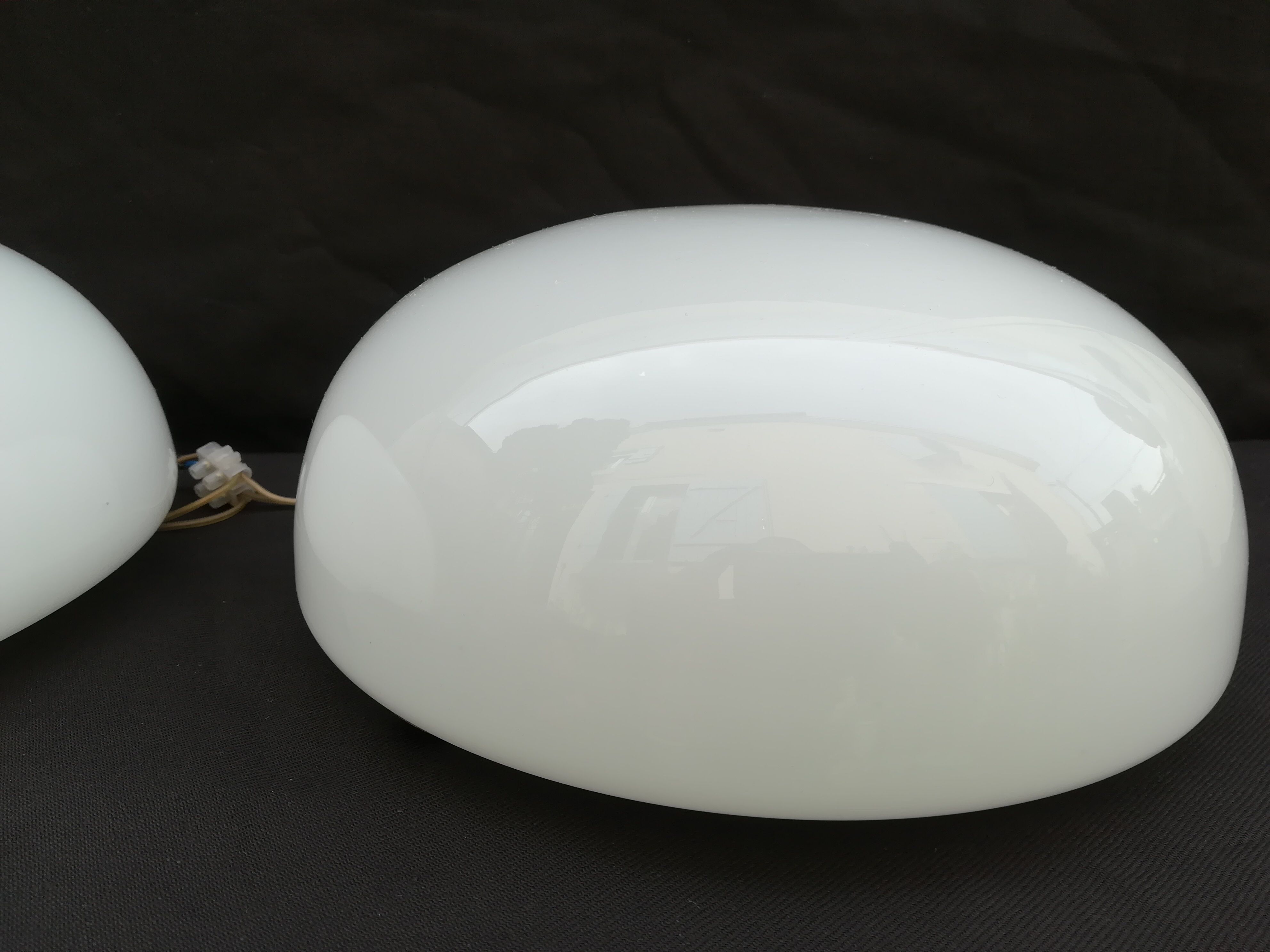 Two plafonniers in opaline of annees 60/70